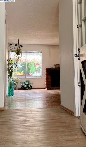 325 Pearl Dr, Livermore, CA 94550-3935