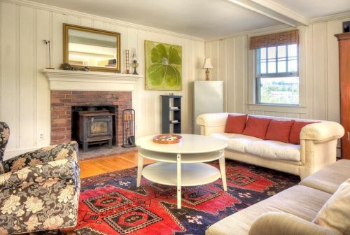 124 Green End Ave, Middletown RI  02842-7007 exterior