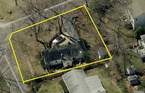 3 Cedar Rd, Scotts Beach, NY 11789-3119
