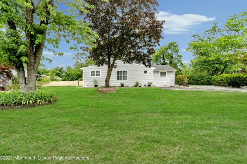 266 Sprucewood Dr, Bricktown, NJ 08723-3362