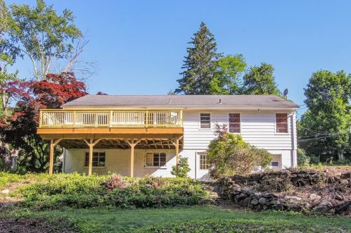 19 Crescent Ter, Bedford Hills, NY 10507-1314