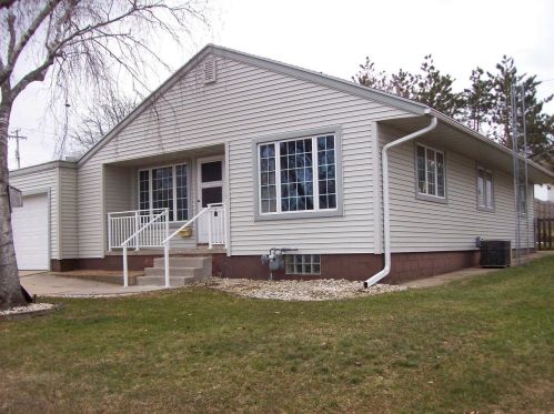 906 Carroll St, Portage, WI 53901-1908