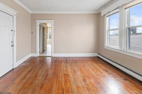 658 Grove St, Irvington, NJ 07111-3717