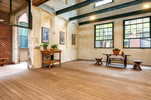 25 Grand St, Norwalk CT  06851-3521 exterior