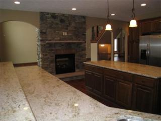 197 Walden Ridge Dr, Hinckley, OH 44233-9002