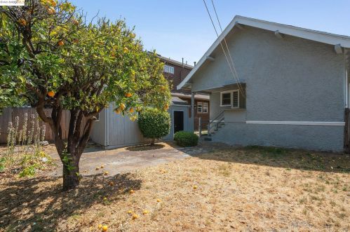 644 55 St, Oakland CA 94609-1601 exterior