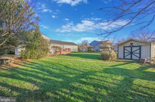 60 Aspen Dr, Mount Joy PA  17552-9512 exterior