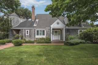 68 Gansett Ln, Promised Land, NY 11930-2240