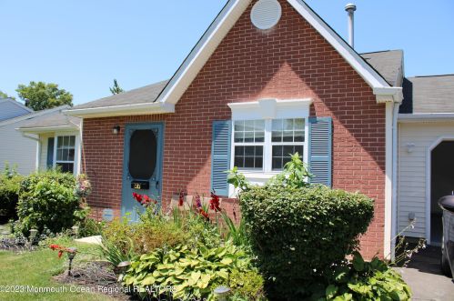 27 Linton Close, East Freehold NJ  07728-3814 exterior