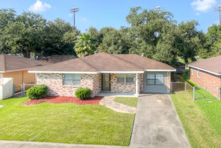 120 Gardenia Ln, Westwego, LA 70094-2204