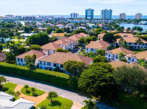 233 Colonade Cir, Naples FL  34103-8725 exterior