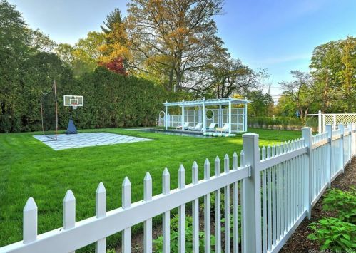 658 Pequot Ave, Southport CT  06890-1328 exterior