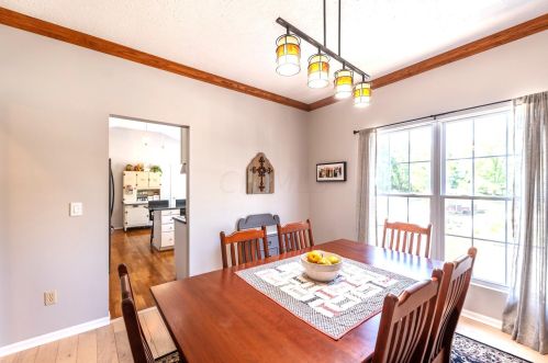 1440 Choctaw Dr, London OH  43140-8728 exterior