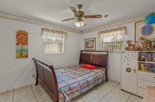 2324 Kenilworth Ave, Daytona Beach FL  32119-2712 exterior