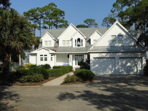 261 Magnolia Bay Dr, Saint George Island, FL 32328-3578