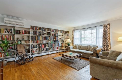 1137 Dobbs Ferry Rd, White Plains, NY 10607-2605