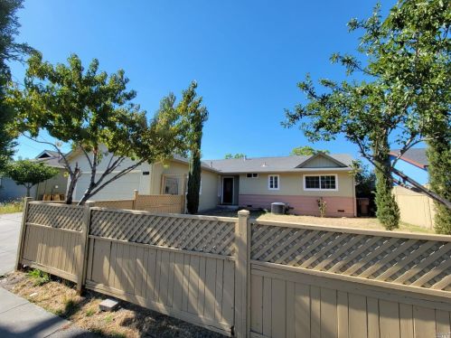 2627 Navajo St, Santa Rosa, CA 95403-3270