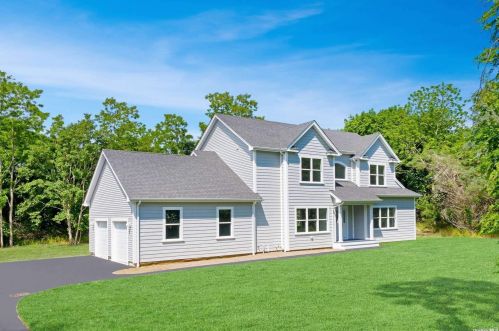 13 Palmer Ave, Holtsville, NY 11742-1510