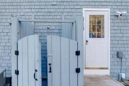 53 Cayuga Ave, Mashpee MA 02649-4935 exterior