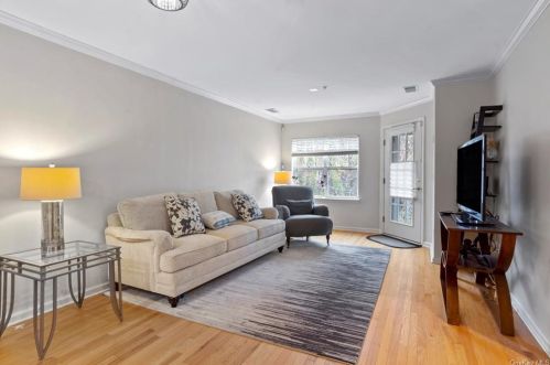 114 Viewpoint Ter, Peekskill, NY 10566-6201