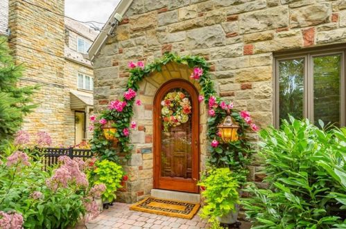 141 Longuevue Dr, Pittsburgh, PA 15228-1540