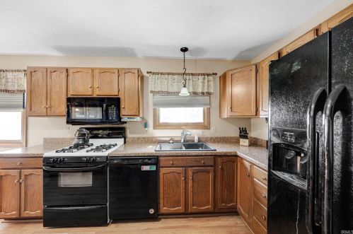 1306 Beacon Ct, Mishawaka, IN 46544-6238