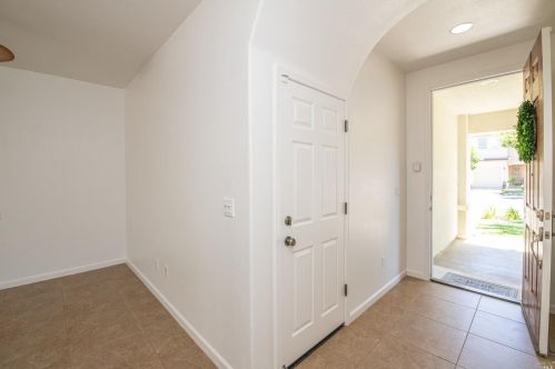 460 Rosso Ct, Vacaville CA 95687-5698 exterior