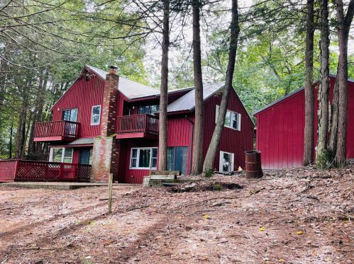 95 Riverside Dr, Fremont, NH 03044-3546