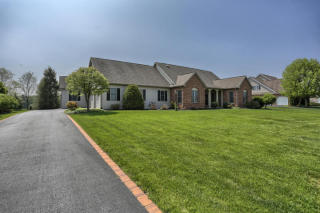1010 Glenwood Ln, Lebanon, PA 17042-8942