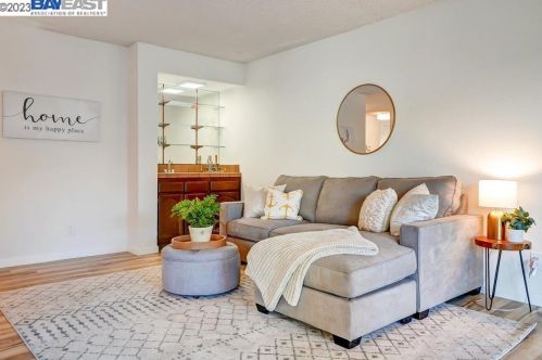 32824 Oakdale Ct, Union City CA  94587-5426 exterior