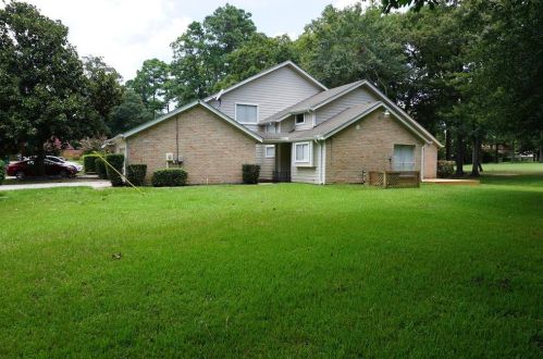 18 Dogwood Trl, Conroe TX  77304-1288 exterior