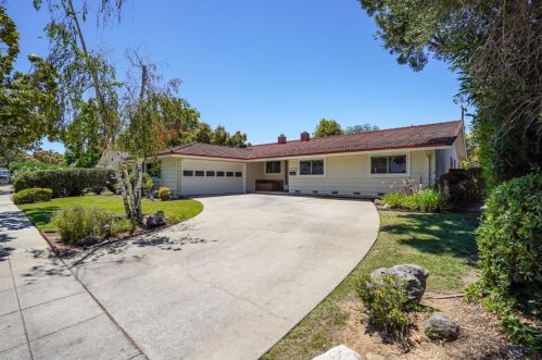 1533 Klamath Dr, Sunnyvale, CA 94087-4145