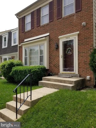 7412 Erska Woods Ct, Springfield VA  22153-2002 exterior