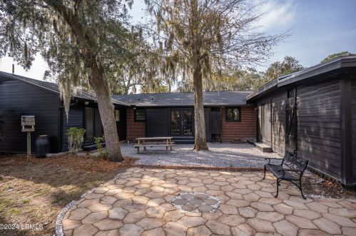 615 Center Dr, Beaufort SC  29902-6028 exterior