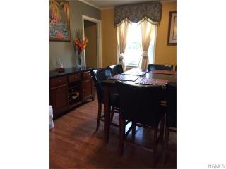 17 Walnut St, Newburgh NY  12553-7020 exterior