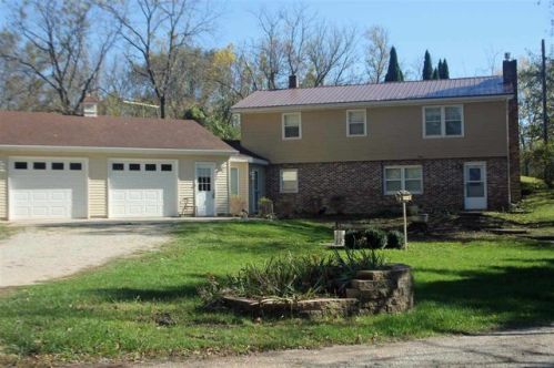 2553 Hilton Ave, Denver, IA 50622-1049