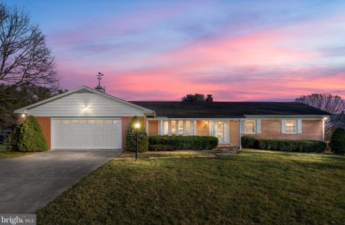 242 Summit Ave, Woodstock, VA 22664-1316