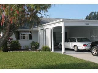 9506 Kingston Dr, Bradenton, FL 34210-1831