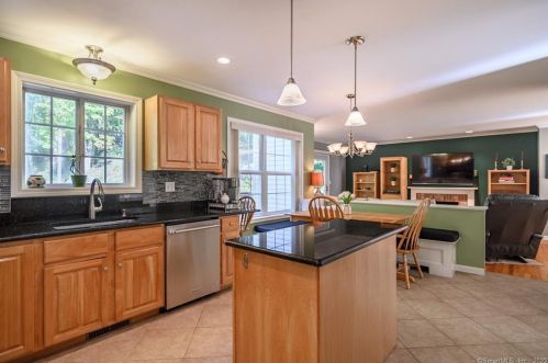 89 Berkshire Rd, Sandy Hook CT 06482-1425 exterior