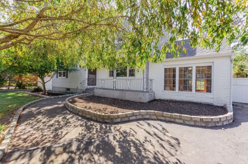 45 Lolly Ln, South Setauket, NY 11720-3835