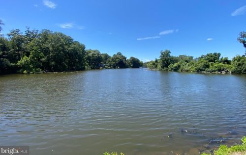 213 Shore Dr, Dover DE  19901-5740 exterior