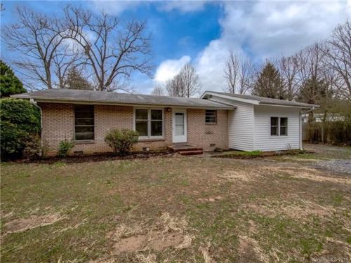 110 Osteen Dr, Hendersonville, NC 28792-6659