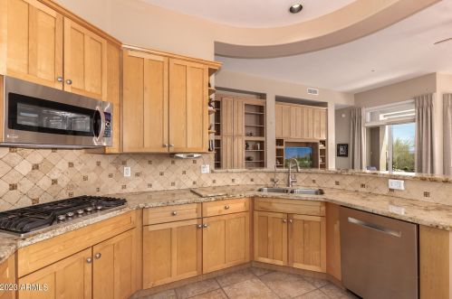 15641 Cactus Dr, Scottsdale AZ 85268-3166 exterior