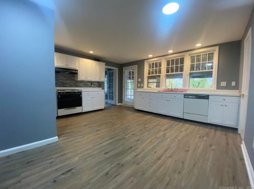 189 Hodge Ave, Ansonia, CT 06401-3235