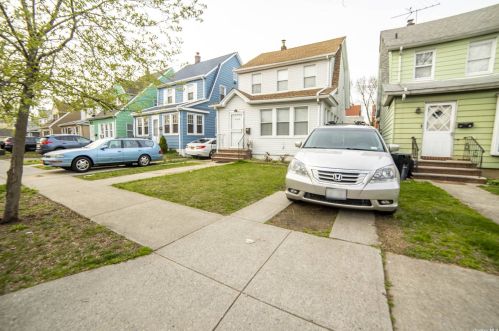 242-25 91st Ave, Jamaica, NY 11426-2822