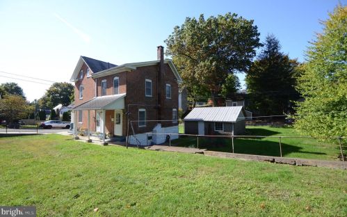 563 Columbia Ave, Bangor PA  18013-1747 exterior