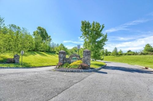 116 Fox Hill Run, Rock Tavern, NY 12575-5605