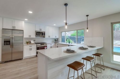 6319 Lake Athabaska Pl, San Diego CA  92119-3526 exterior