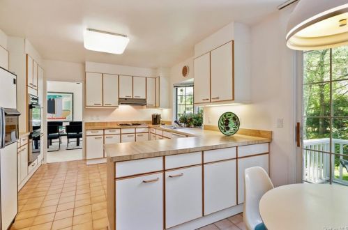 8 Westfield Ln, White Plains NY  10605-5459 exterior