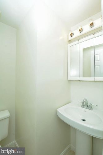 14346 Madrigal Dr, Woodbridge VA  22193-5958 exterior